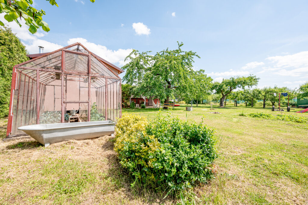 The Pros & Cons Of Having A Lot Of Land Around Your Property The Oliver\\\'s Madhouse